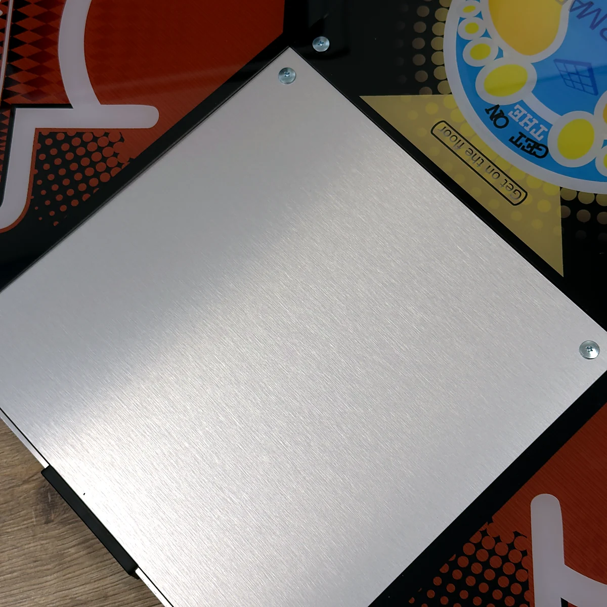 sq-piu-steel-panels - Interactive Mats L-TEK Close-up of a brushed stainless steel step panel on the L-TEK PIU PRO Metal dance pad